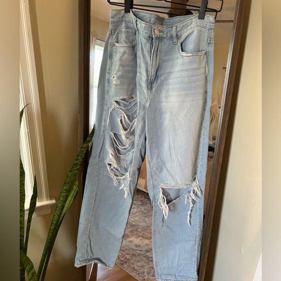 AE Ripped Mom Jean - Picture 3 of 3